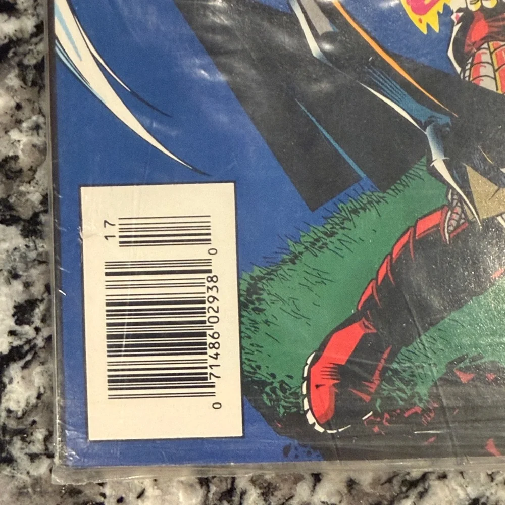 Marvel X-Men Annual Comic with Dynamic Cover - Picture 2 of 4